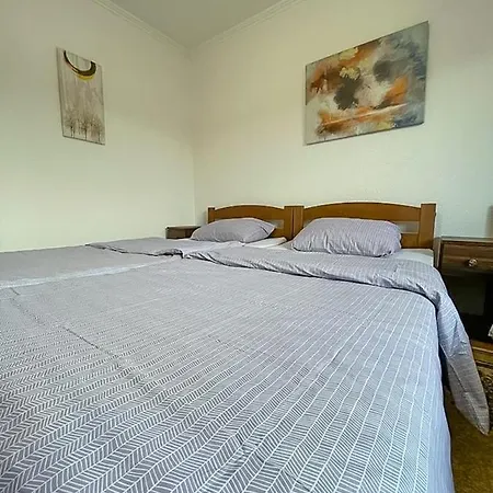 The Lookout Apartment
